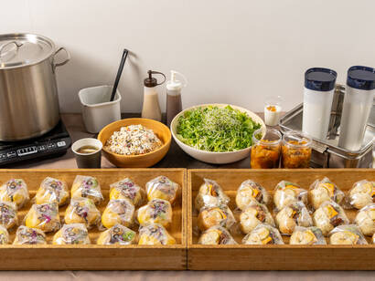 ベーグルサンドとサラダと腸活スープ&ヨーグルト