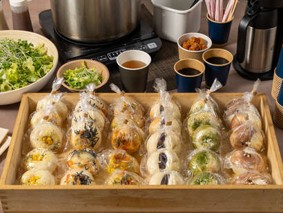 ベーグル2個とコーヒーとスープとサラダセット