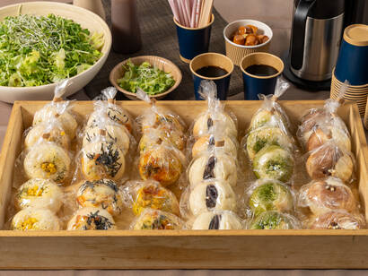 ベーグル2個とコーヒーとサラダセット