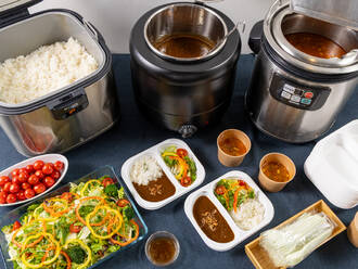 ≪ホットミール≫特製オニオンカレーセット(1,000円) 