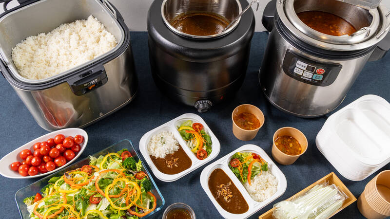 ≪ホットミール≫特製オニオンカレーセット(1,000円/人)