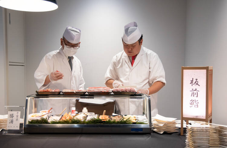 目の前で職人が握る①