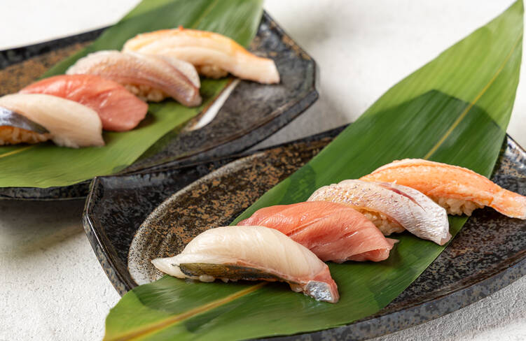 現地握りの出張鮨( 本まぐろ・ずわい蟹・旬の魚)
