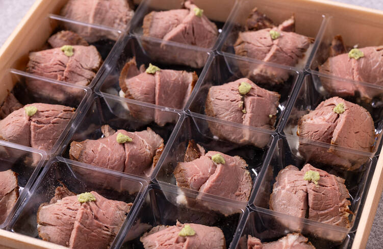 ローストビーフ 自家製ソース わさび添え