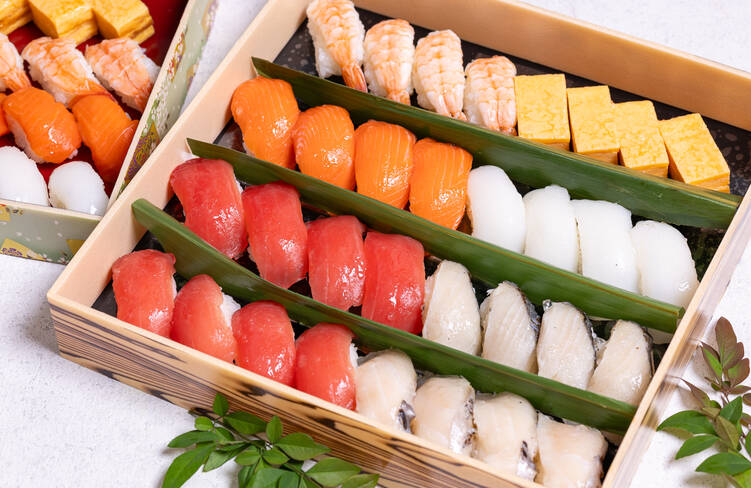 握り寿司 6種類の内3貫(まぐろ赤身、旬の魚、サーモン、烏賊、海老、玉子)