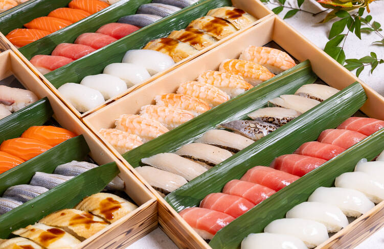 にぎり鮨(中トロ、海老、烏賊、旬のネタ)