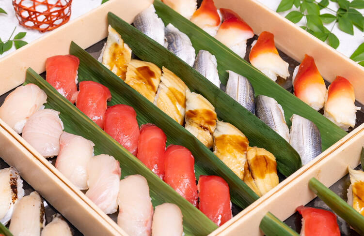 にぎり鮨(はまち、まぐろ、穴子、こはだ、ほっき貝)