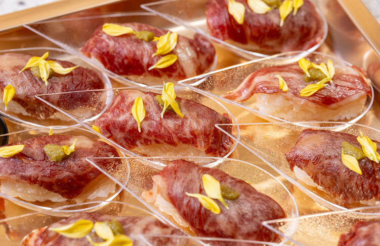 黒毛和牛かたロースの炙り鮨