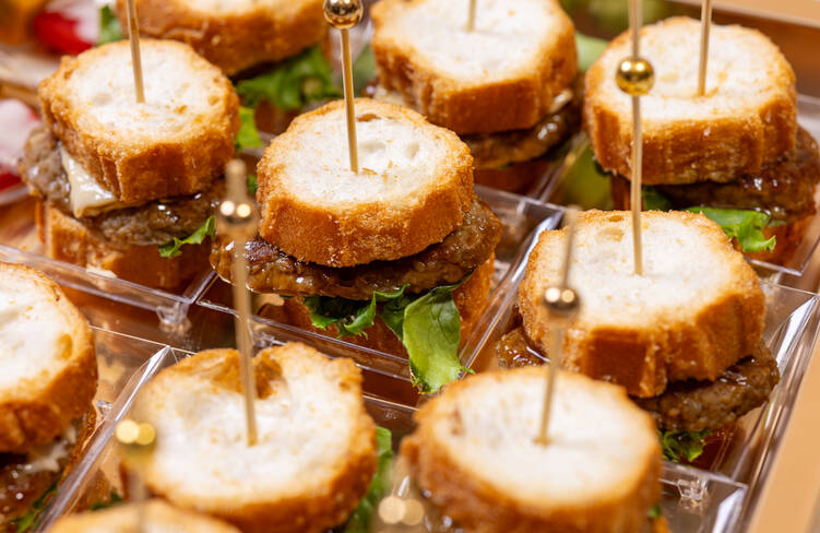 ワールドダイナーの肉パテ お麩バーガー