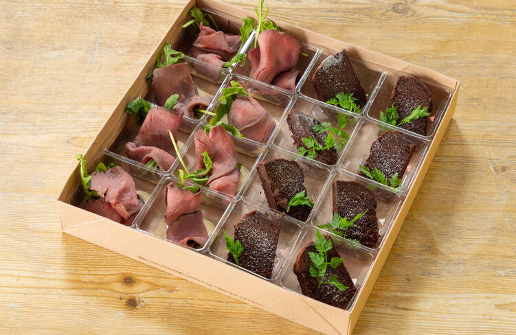 自家製ローストビーフ・COSHIRAEのガトーショコラ