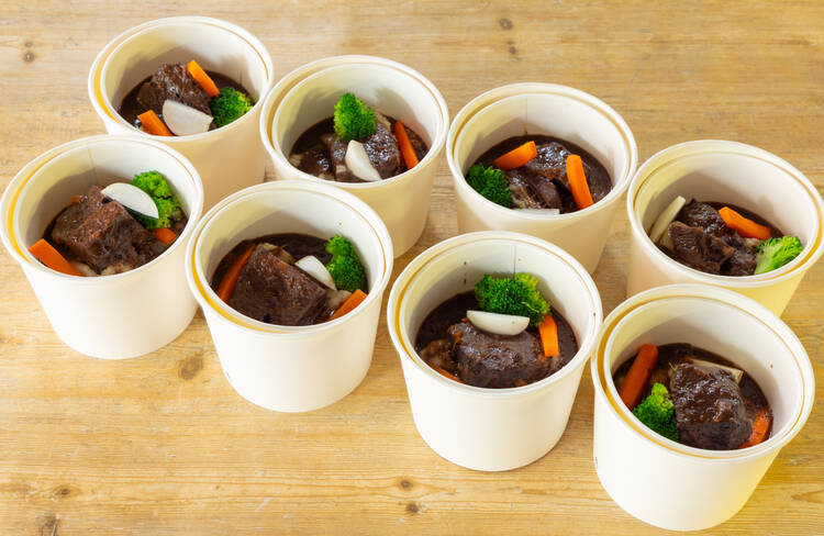 【温製】ほろほろ牛ホホ肉の赤ワイン煮込み