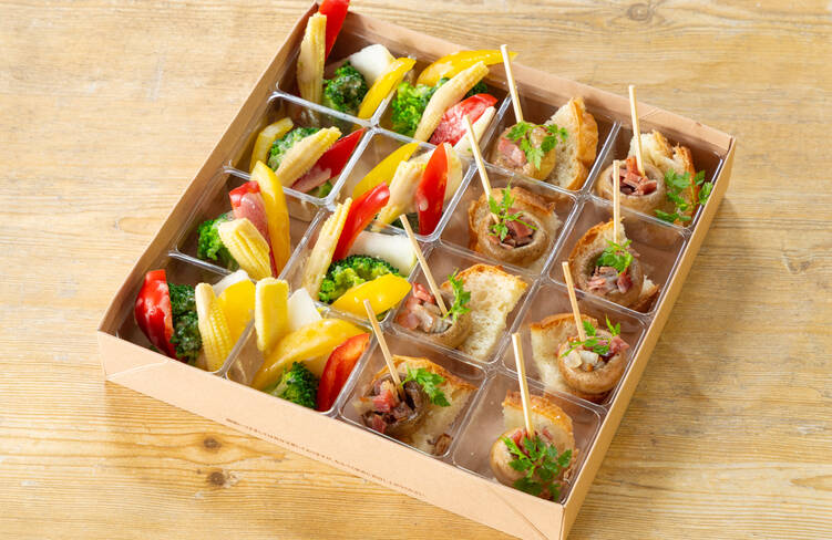 石川県赤土野菜のバーニャカウダ・生ハムとマッシュルームのオーブン焼き