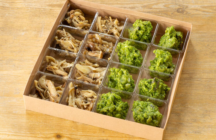 色々キノコのマリネ・コシラエ風バジル風味のポテトサラダ