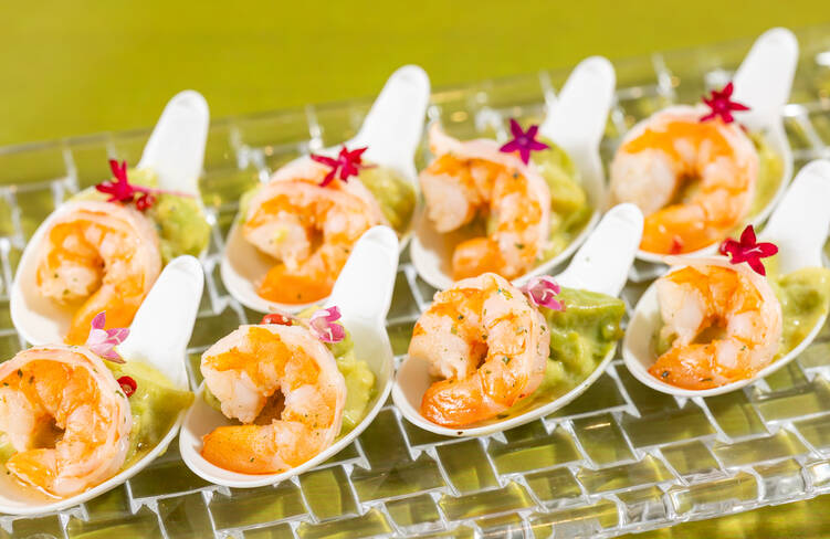 エビとアボカドのタルタル仕立て