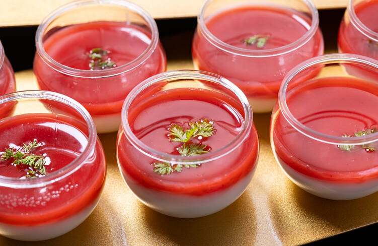 なめらかパンナコッタ 季節のソースと共に