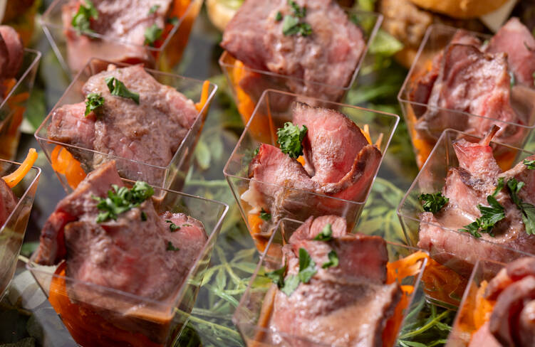 しっとりローストビーフの和風アンサンブル キャロットラぺ添え