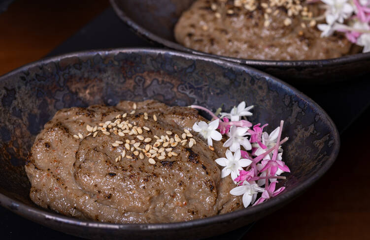 ひとくちでお酒が進む！炙りカニ味噌