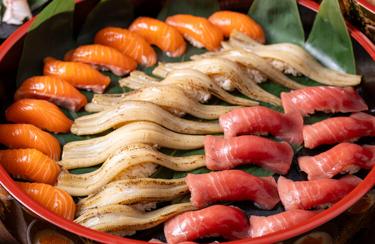 脂がのった上ネタ3貫！「本鮪中トロ」「煮アナゴ」「サーモン」