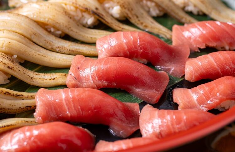 舌の上でとろける….「本鮪中トロ」「煮アナゴ」