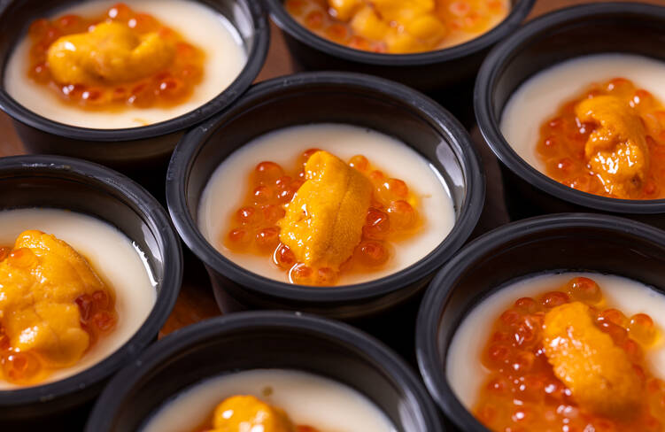 雲丹×いくらの贅沢トッピング！「特製茶碗蒸し」