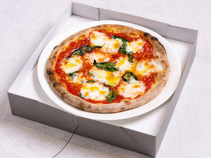 加熱式容器でピザをお届け！王道マルゲリータ