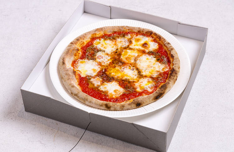 【温製】ナポリピザ 2～4名様分のイメージ(27㎝大のピザ1枚を8カットに切り分けてお届け)