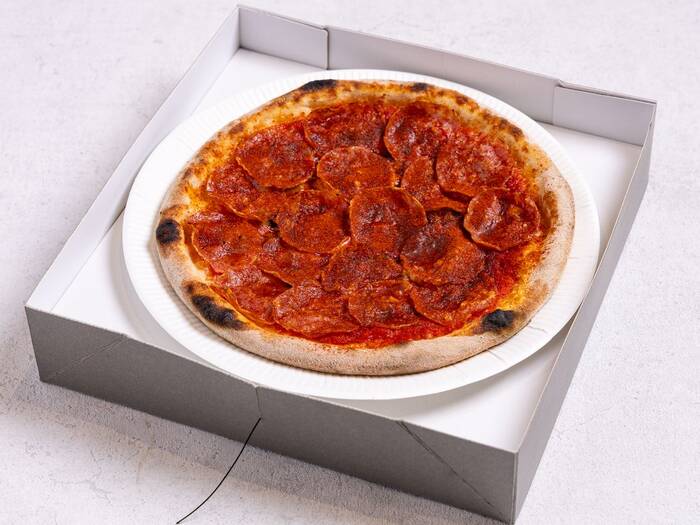 加熱式容器でピザをお届け！サラミゴルゴンゾーラ｜CRAZY PIZZA