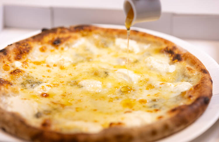 別添えの蜂蜜をかけて