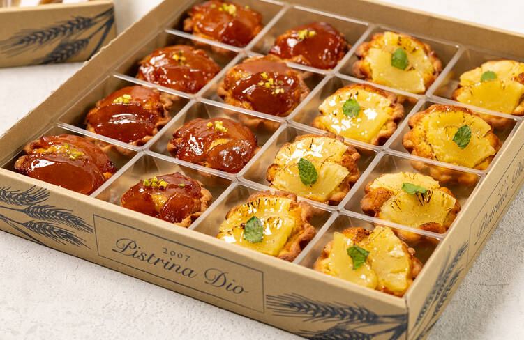 りんごとシナモンのタルト・パイナップルのタルト