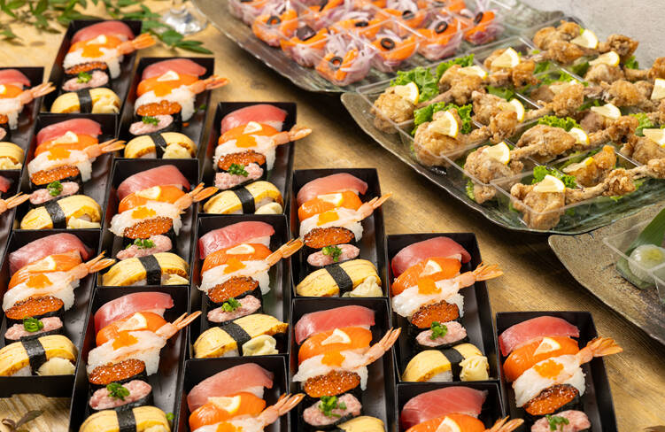 ご要望に応じて、お寿司の大皿盛りも無料で対応可能です