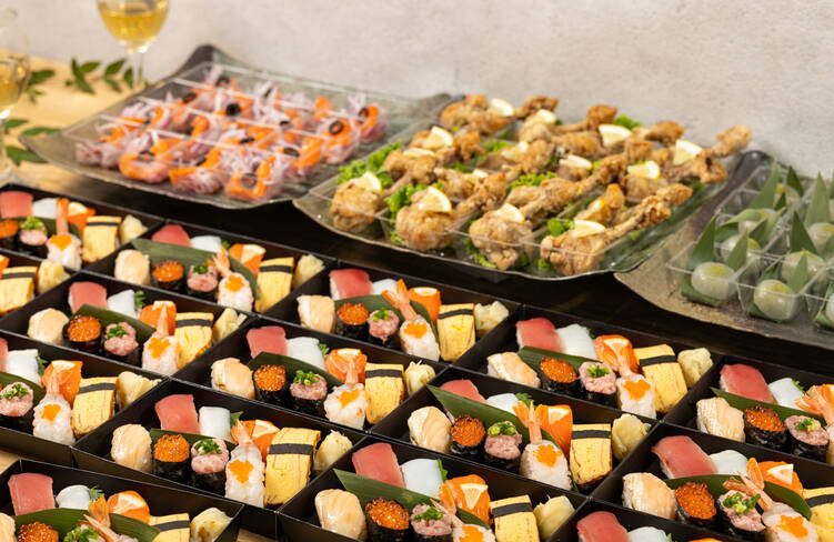 鮨と和洋折衷オードブルは、幅広い世代の参加者に人気です