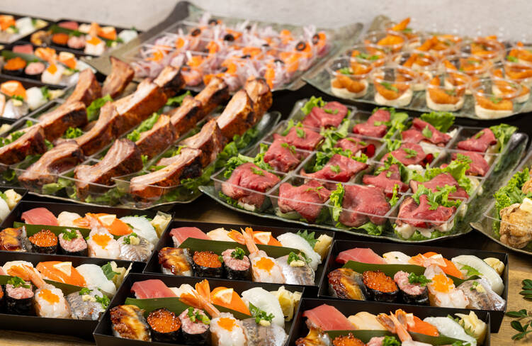 お寿司は大皿盛りもオプションにてお選びいただけます(無料)