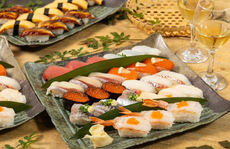 華やかなお寿司はパーティシーンで最も喜ばれるメニューです