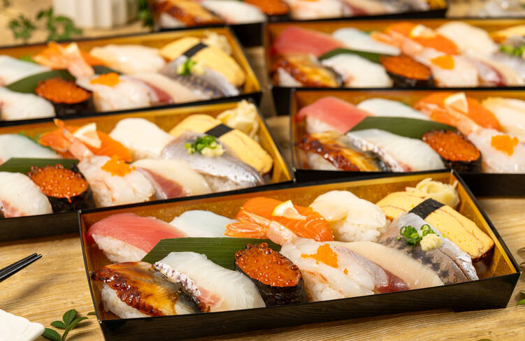 老舗ならではの技と厳選食材で握る鮨です