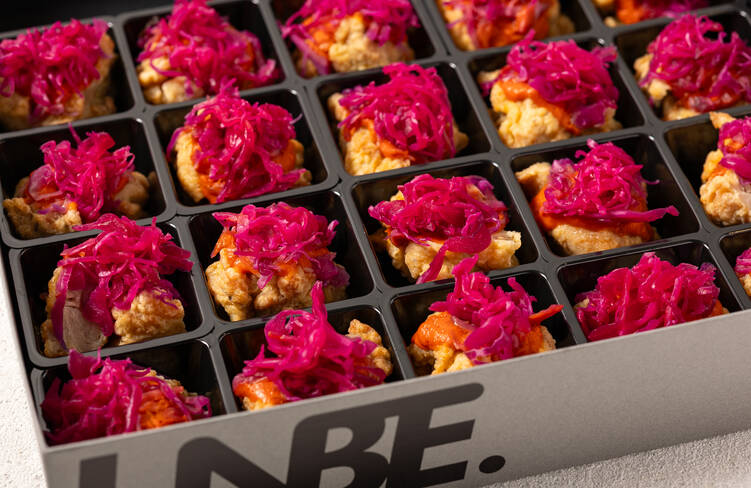 ポージョフリート ロメスコ 赤キャベツのシュークルート(カタルーニャ名物ロメスコソースで味わうフライドチキンと赤キャベツの漬物)