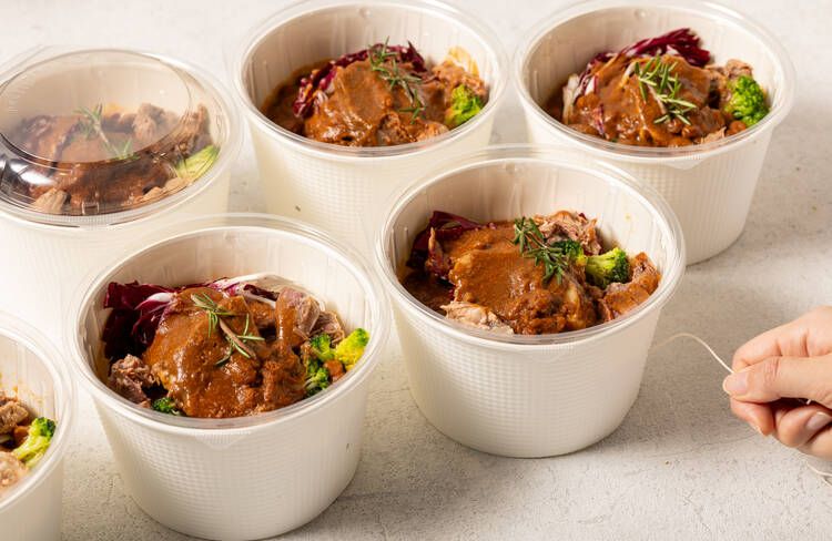 【温製】黒毛和牛肩ロースト スネ肉のシェリー煮込み(黒毛和牛の肩ローストをシェリー酒でじっくり煮込んだ一品)