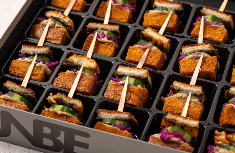 鶏レバームースとウナギのピンチョス