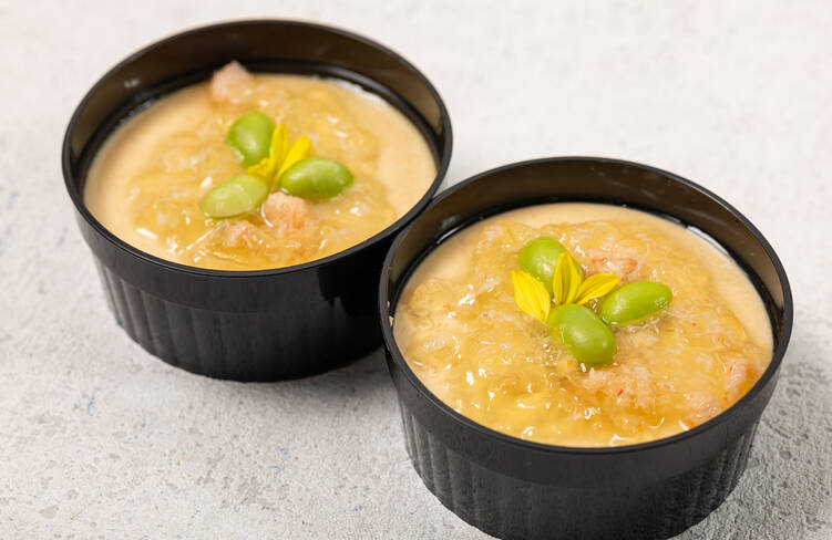 ウニのフラン カニと野菜のジュレ乗せ