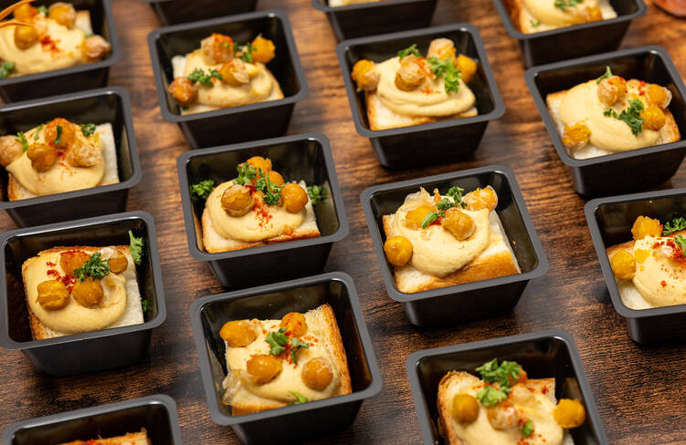 ひよこ豆フムス風 エスプレット(バスク産唐辛子の香り豊かなフムス)