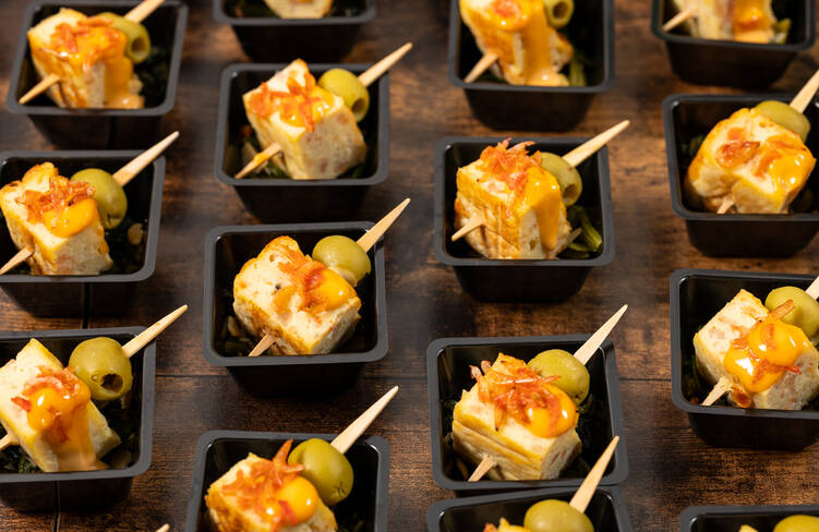 海老オムレツ カタルーニャ風(海老の旨味を加えたスペイン・カタルーニャ地方のオムレツ)