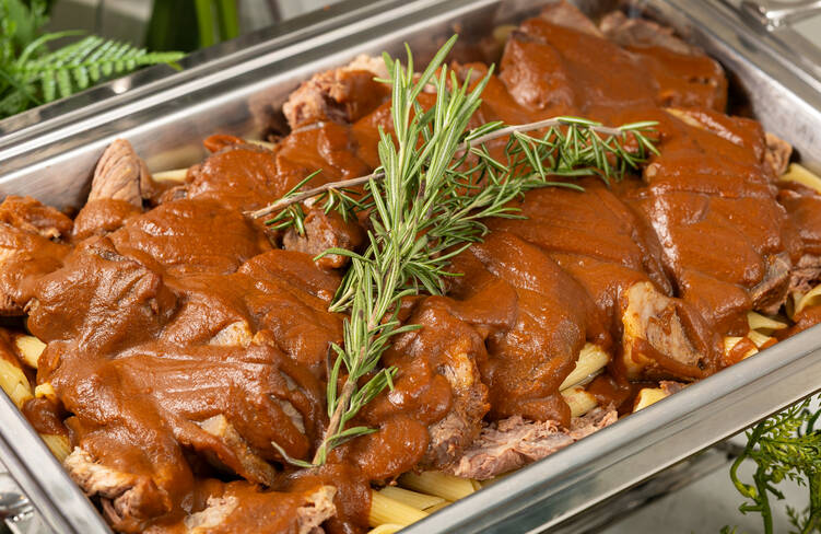 【温製】黒毛和牛肩ロースト、スネ肉のシェリー煮込み