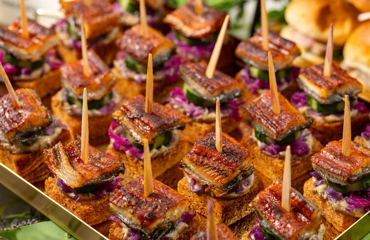 鶏レバームースとウナギのピンチョス