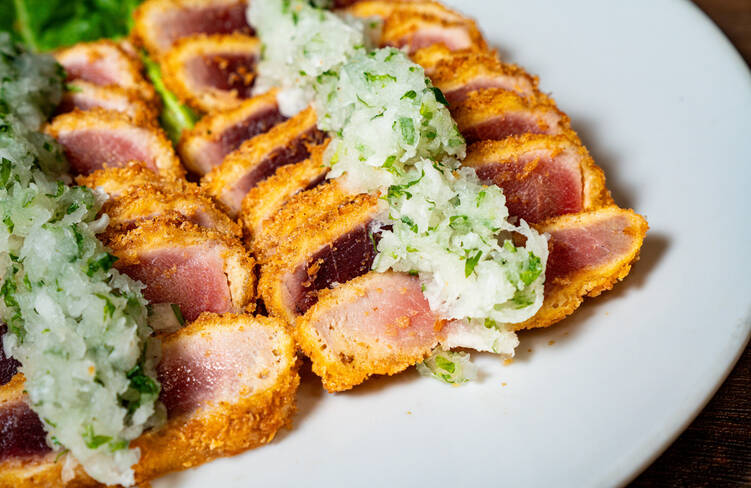 鮪のレアカツレツ～おろし紫蘇ソース～