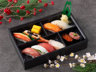 駿河 (1人前桶お1人様10貫)≪5/11～納品分よりお届け可能≫(3,800円) 