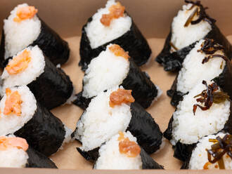 迷ったらコレ！定番おむすび黄金トリオ(980円) 