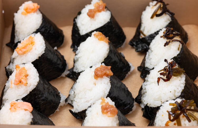 迷ったらコレ！定番おむすび黄金トリオ(白米おむすび：鮭・はちみつ梅・昆布）