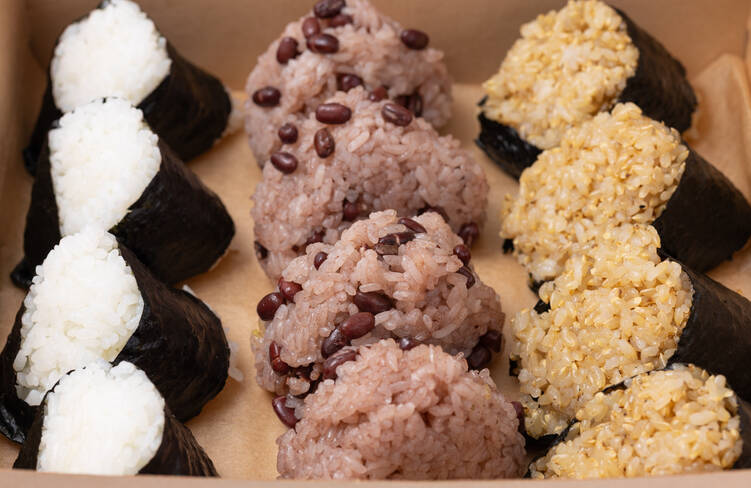 素材の味堪能！3種ごはんの塩むすびセット(白米・赤飯・玄米)