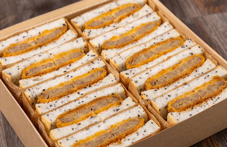 香ばしいセサミパン食パンを使用