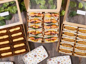 3種サンドセット サーモン&メンチカツ&玉子焼(850円) 