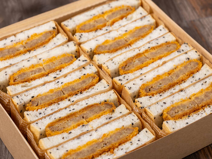 アンティーク　リッチモンド　サンドウィッチトレイ　3枚 3種サンドセット サーモン&メンチカツ&玉子焼｜Somy'sWitch(ソミーズ